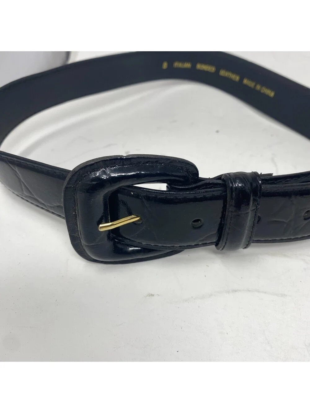 Women's Black Croc Embossed Belt Size S Self Buckle Gold Tone Bonded Leather